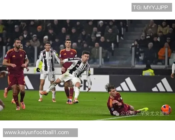 孔塞桑伊尔迪兹华丽过人连连挑战防线前者射门被挡精彩瞬间引发全场欢呼